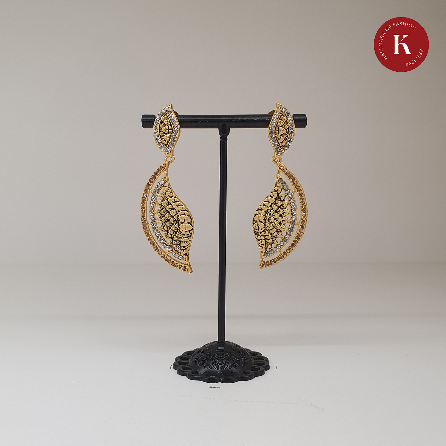 Earings_6 Gold Hanging Earrings - Image 1