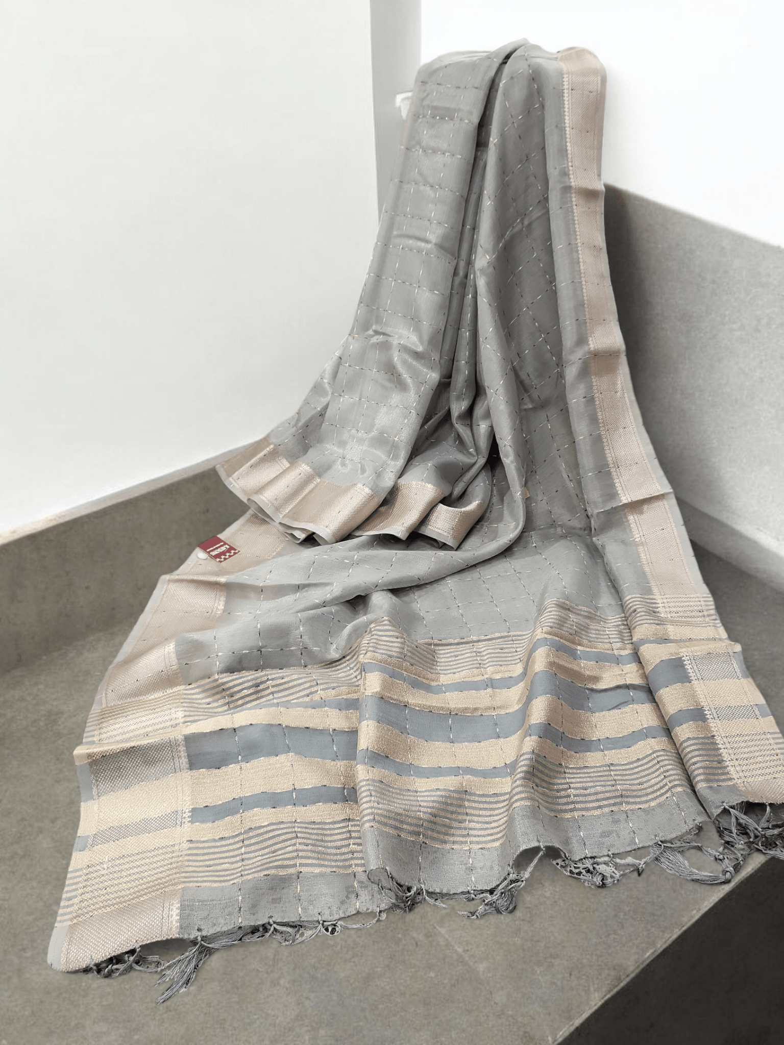 4_102595_A-min Kusum Silk Saree Gray - Image 1