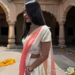 Cream Lehenga - Image 3